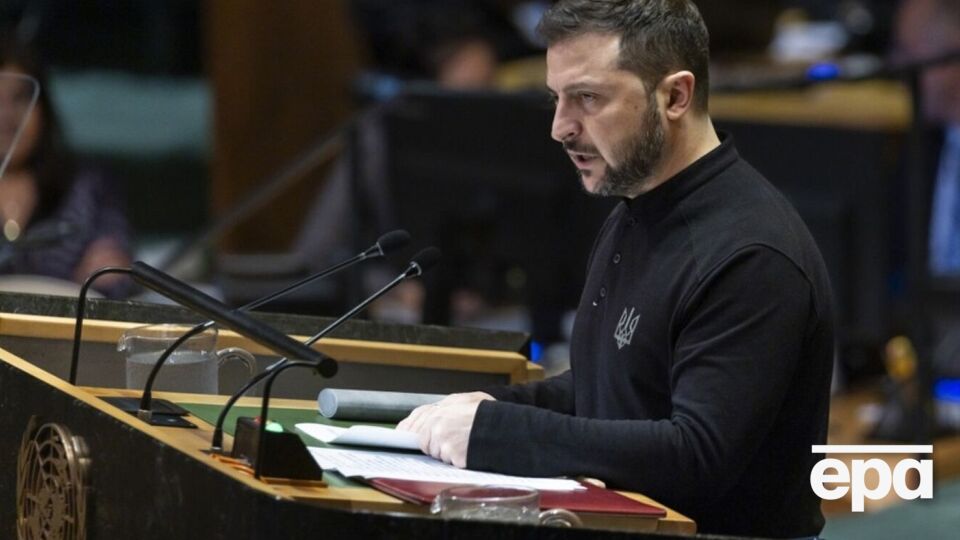 По словам президента, Украине в слабой позиции нечего делать на этих переговорах