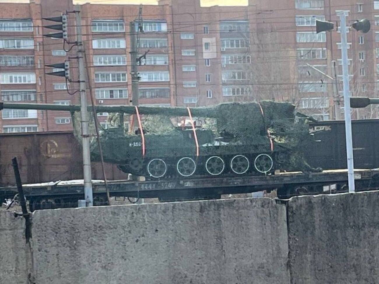 Новые поставки оружия из КНДР ознаменовали очередное расширение поддержки Северной Кореей продолжающегося полномасштабного вторжения РФ в Украину, отметила FT