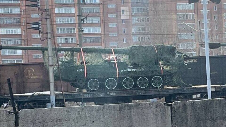 Новые поставки оружия из КНДР ознаменовали очередное расширение поддержки Северной Кореей продолжающегося полномасштабного вторжения РФ в Украину, отметила FT