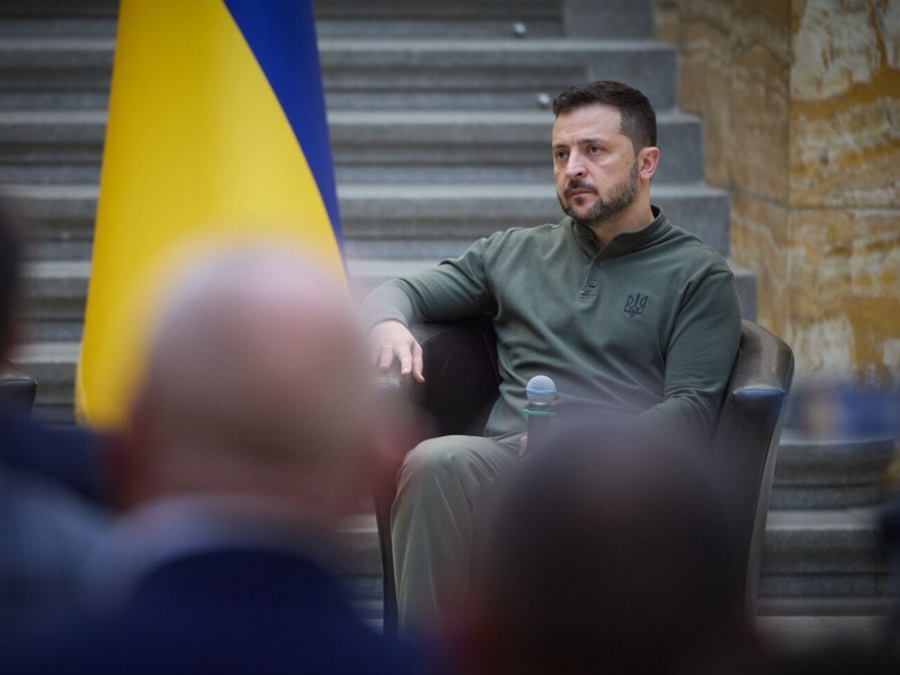 Украинцы должны понимать, с кем воюют, отметил Зеленский