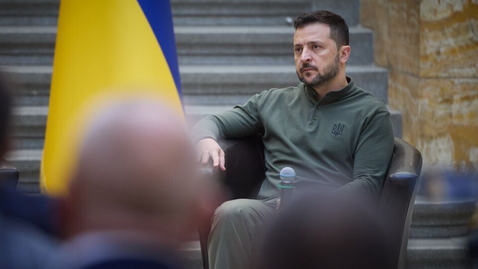 Украинцы должны понимать, с кем воюют, отметил Зеленский