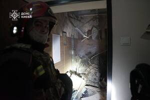 У Києві внаслідок падіння уламків було пошкоджено житловий будинок