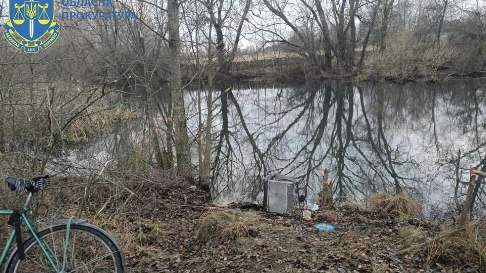Унаслідок російської атаки в Сумській області загинув 73-річний чоловік, який рибалив на озері, розповіли в прокуратурі
