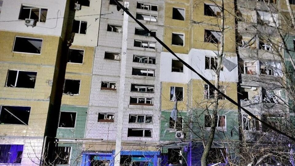 Окупанти поцілили в дев'ятиповерховий будинок