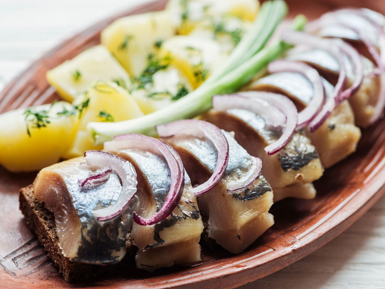 Скумбрия подходит к картофелю