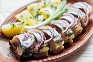 Скумбрия подходит к картофелю