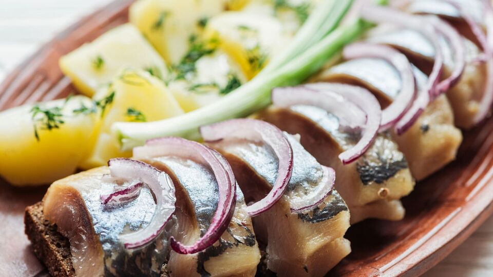 Скумбрия подходит к картофелю