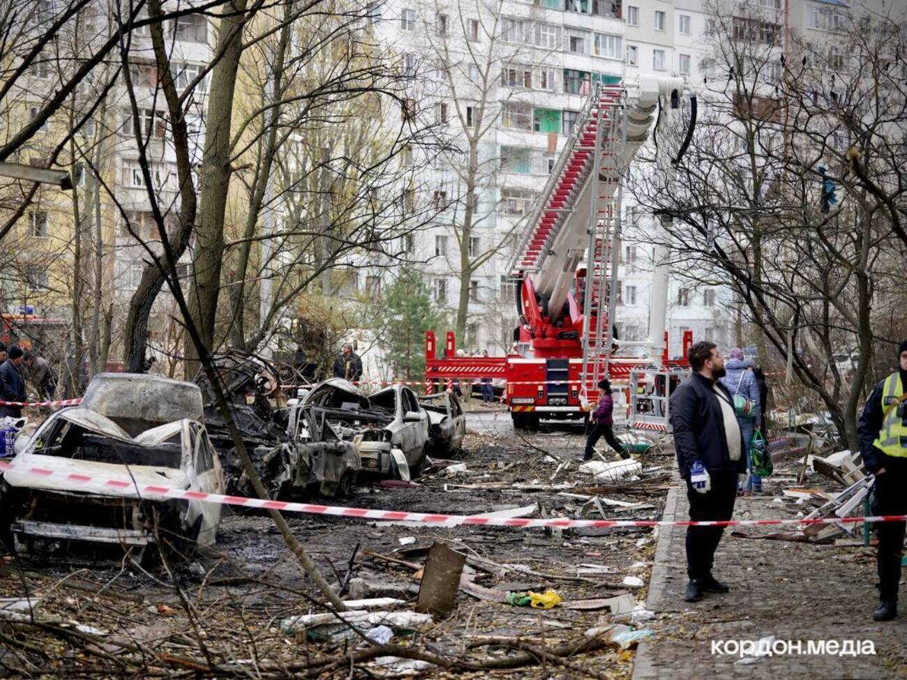 Російські окупанти ввечері 17 листопада завдали ракетного удару по дев'ятиповерховому будинку в Сумах