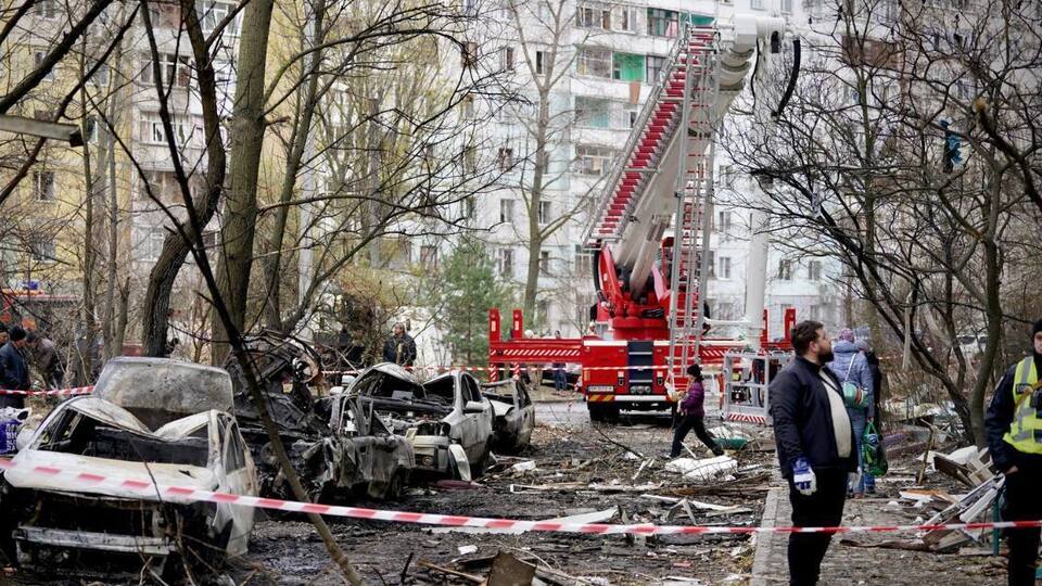 Російські окупанти ввечері 17 листопада завдали ракетного удару по дев'ятиповерховому будинку в Сумах