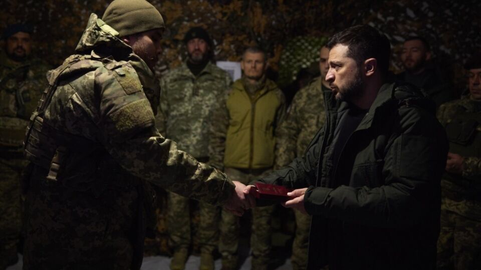Президент нагородив військовослужбовців, які захищають Покровськ від РФ
