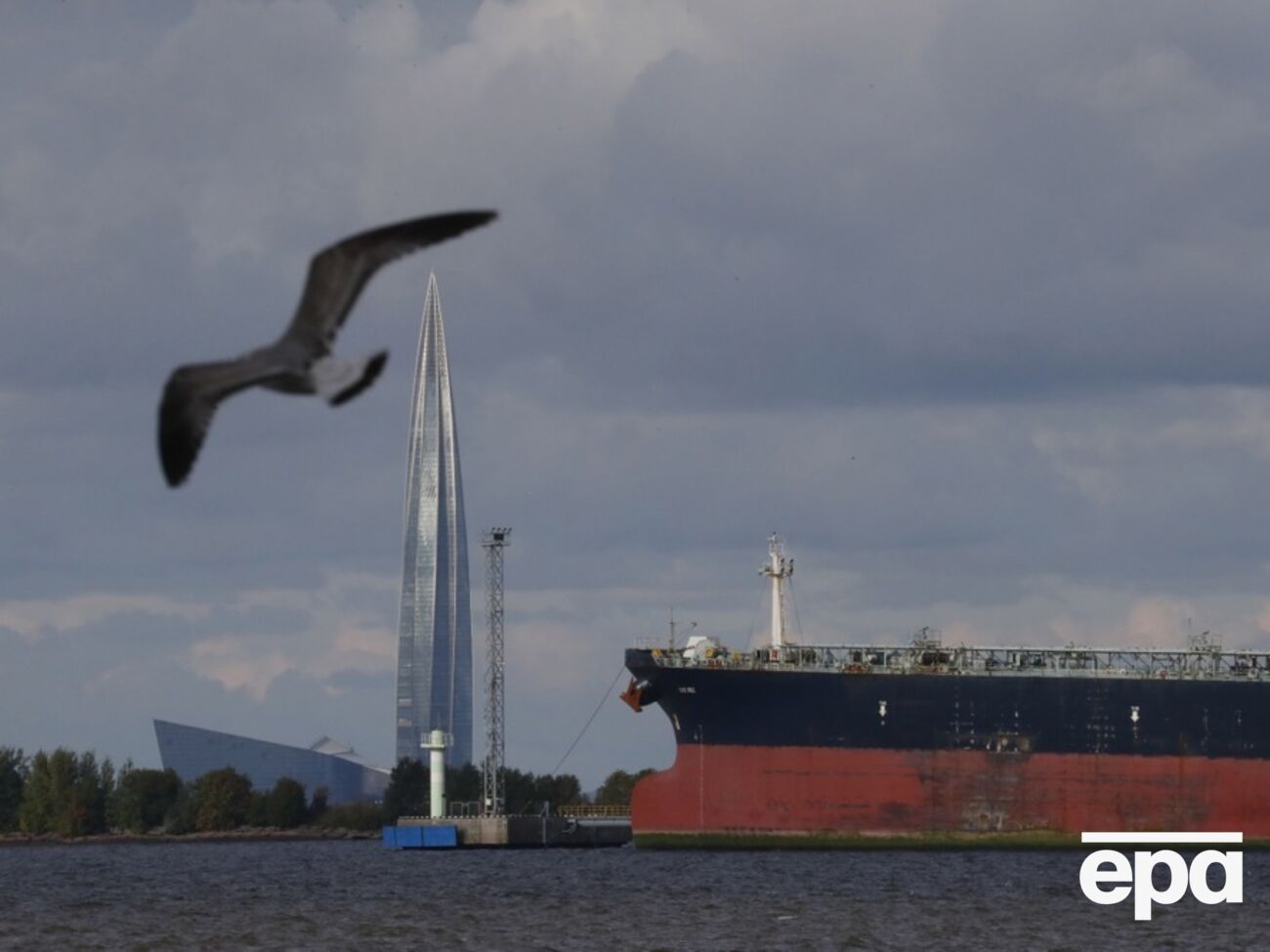 Греція намагається завадити судам перевантажувати російську нафту біля своїх берегів