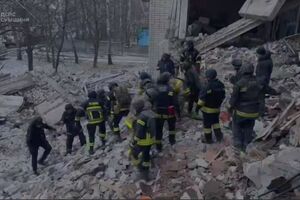 На месте разрушений продолжаются поисковые работы