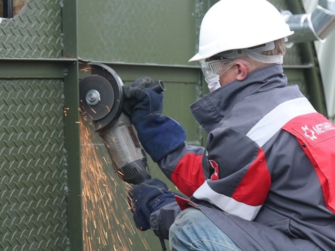 Одна из инноваций компании – стальные мобильные укрытия, устанавливаемые под землей