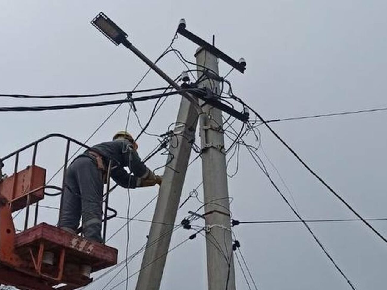 Зараз фахівці проводять ремонтні роботи