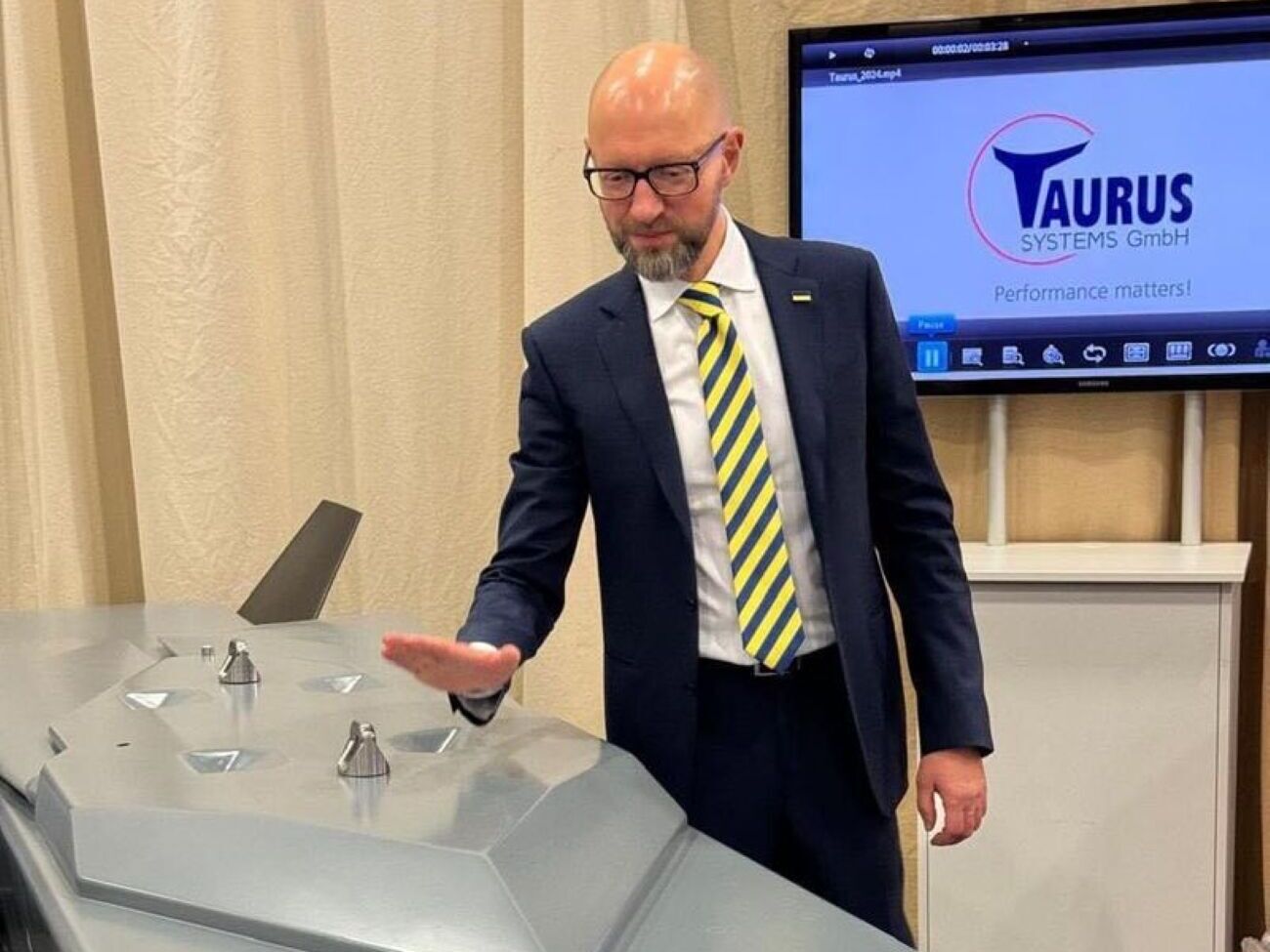 Яценюк принял участие в дискуссии "Украина: Пример для победы суверенитета, свободы и демократии в Европе"