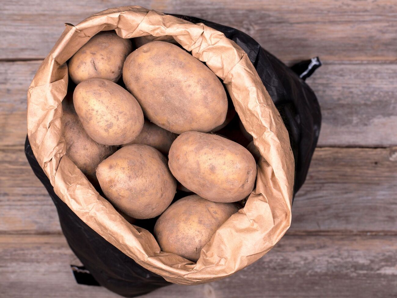 Для хранения подойдет бумажный пакет