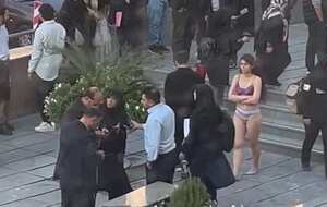 Иранские власти назвали "больной" студентку, раздевшуюся на территории университета