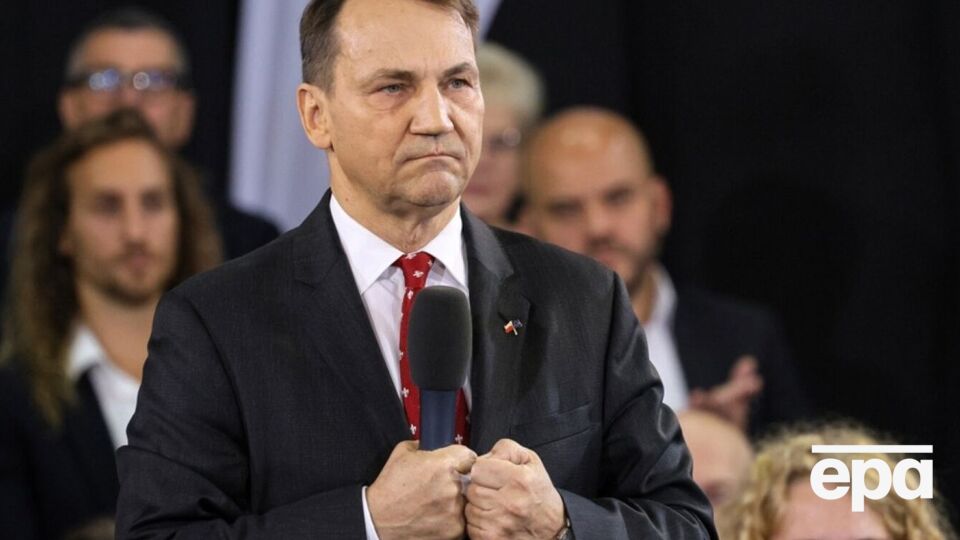 Предложение по "оборонному кредиту" для закупки вооружения вынесло правительство Польши, отметил Сикорский