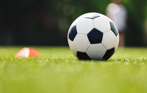 37-летний мужчина заявил, что в 1999 году тренер в футбольном кружке развращал его. Также полиция узнала о еще одном похожем инциденте 2018 года