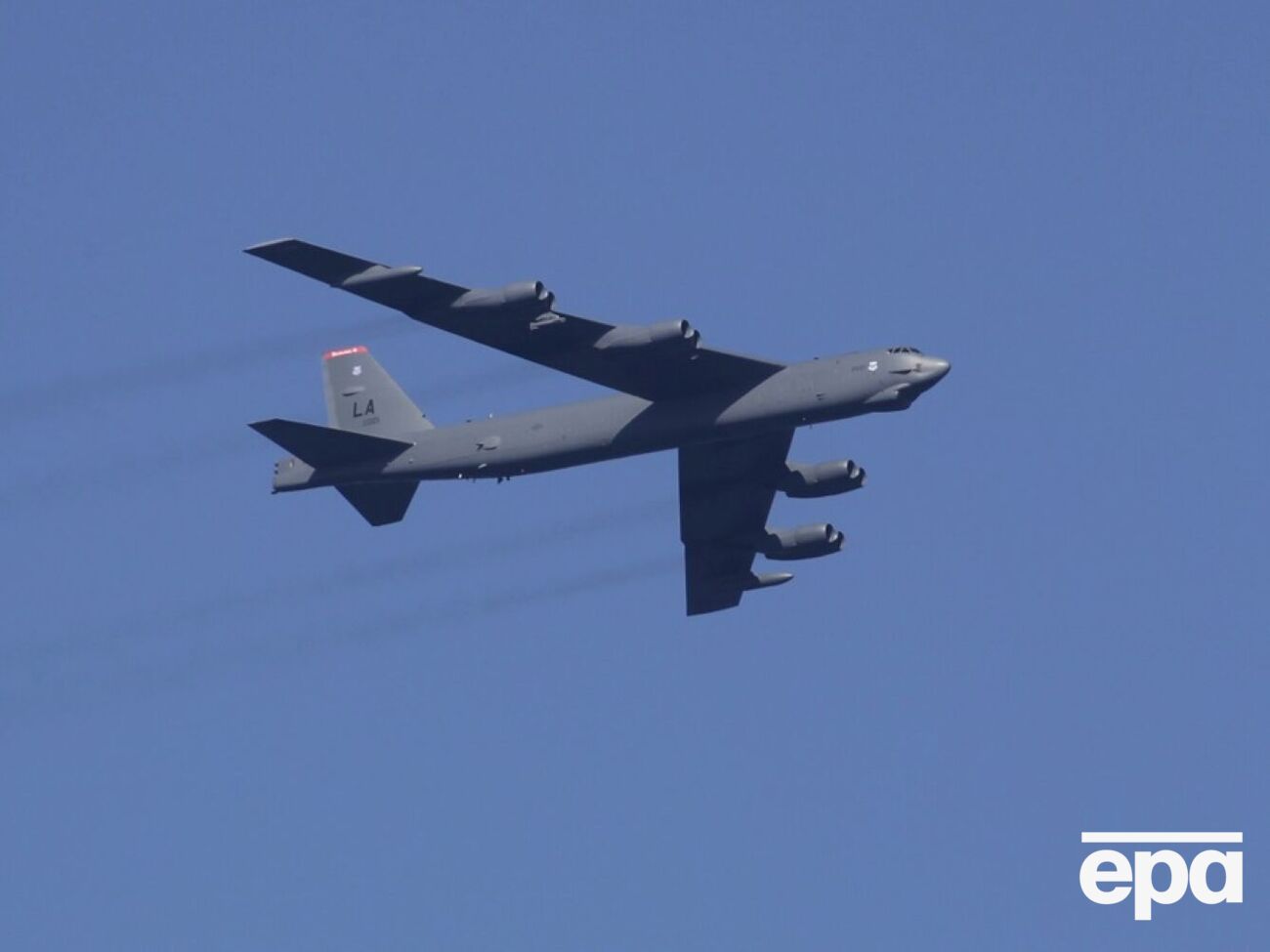 Штати скерують кілька додаткових бардувальників B-52, есмінці для системи ПРО, ескадрильї винищувачів і літаки-заправники