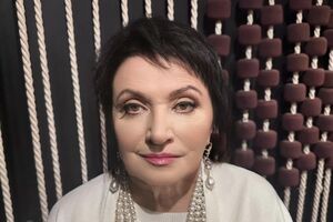 Дружина Мозгового – власниця волосся темного кольору