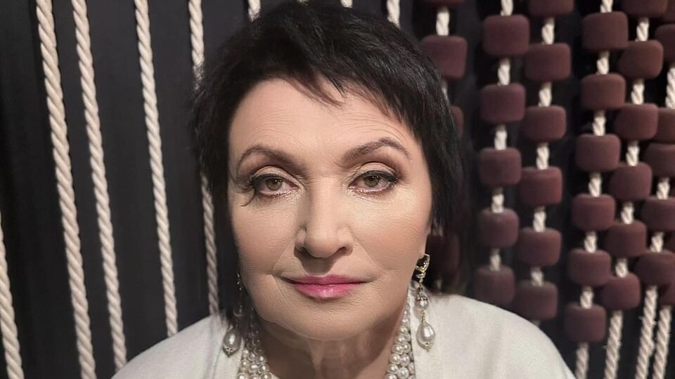 Супруга Мозгового – обладательница волос темного цвета