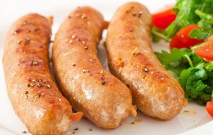 Домашню ковбасу готують методом запікання