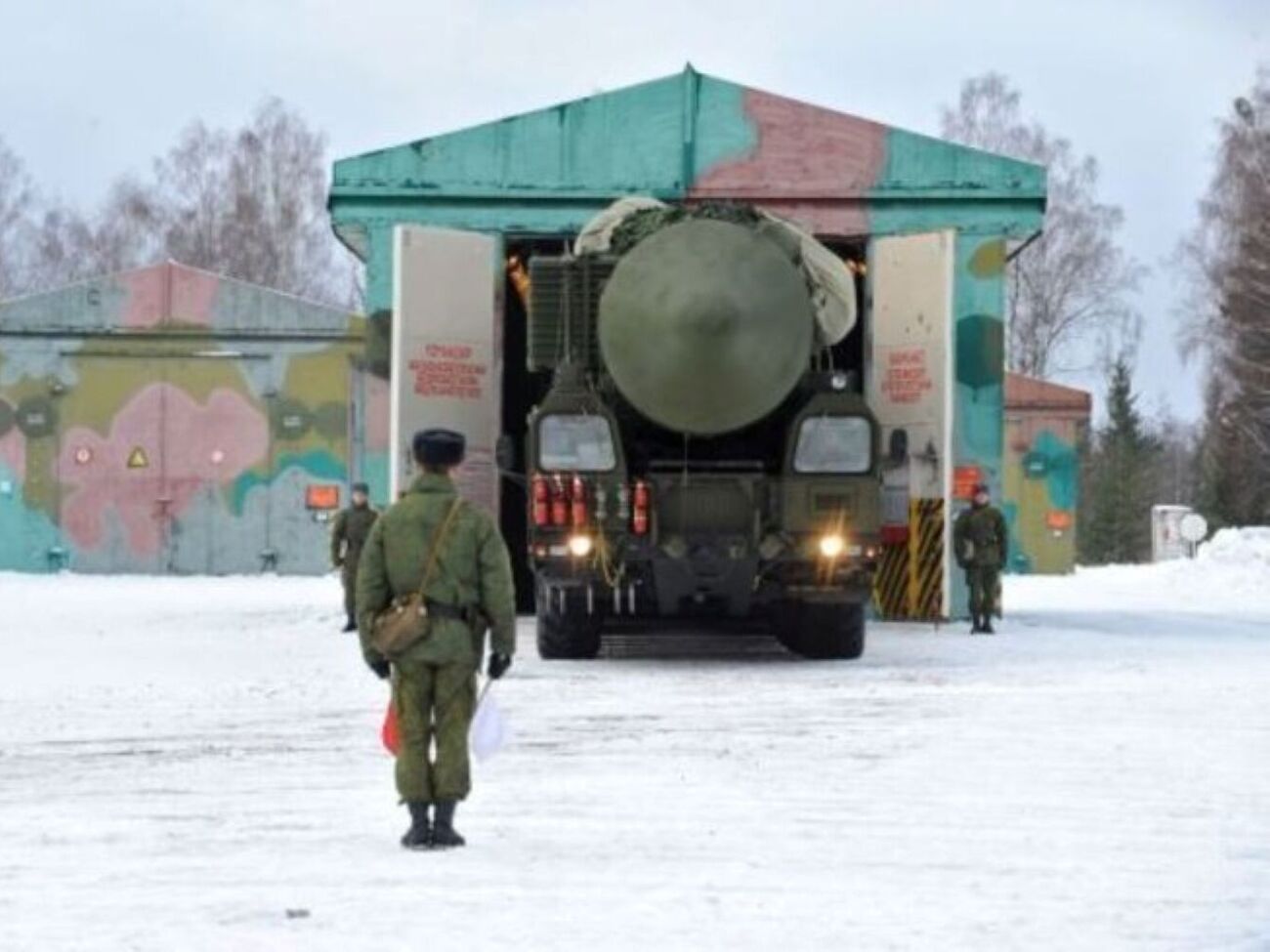 Если информация о запуске Россией МБР подтвердится, это будет свидетельствовать об очередном примере "серьезного, безрассудного и эскалационного поведения", заявили в британском правительстве