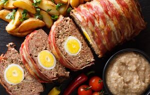 Для мясного рулета нужно совсем немного продуктов