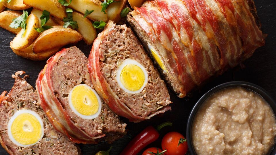 Для м'ясного рулету потрібно зовсім небагато продуктів