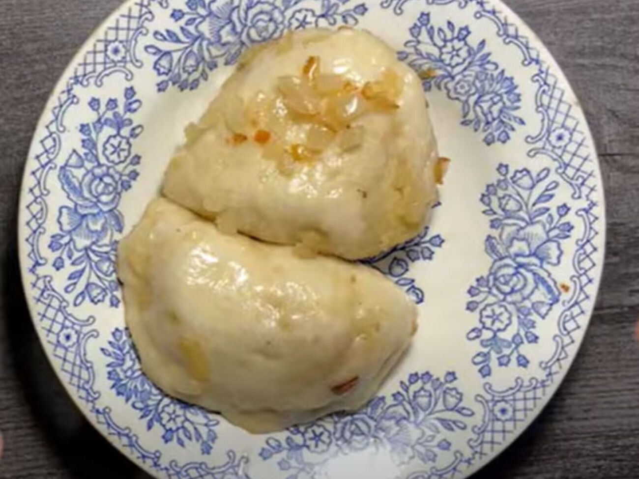 Готовьте вареники на пару около 10 минут