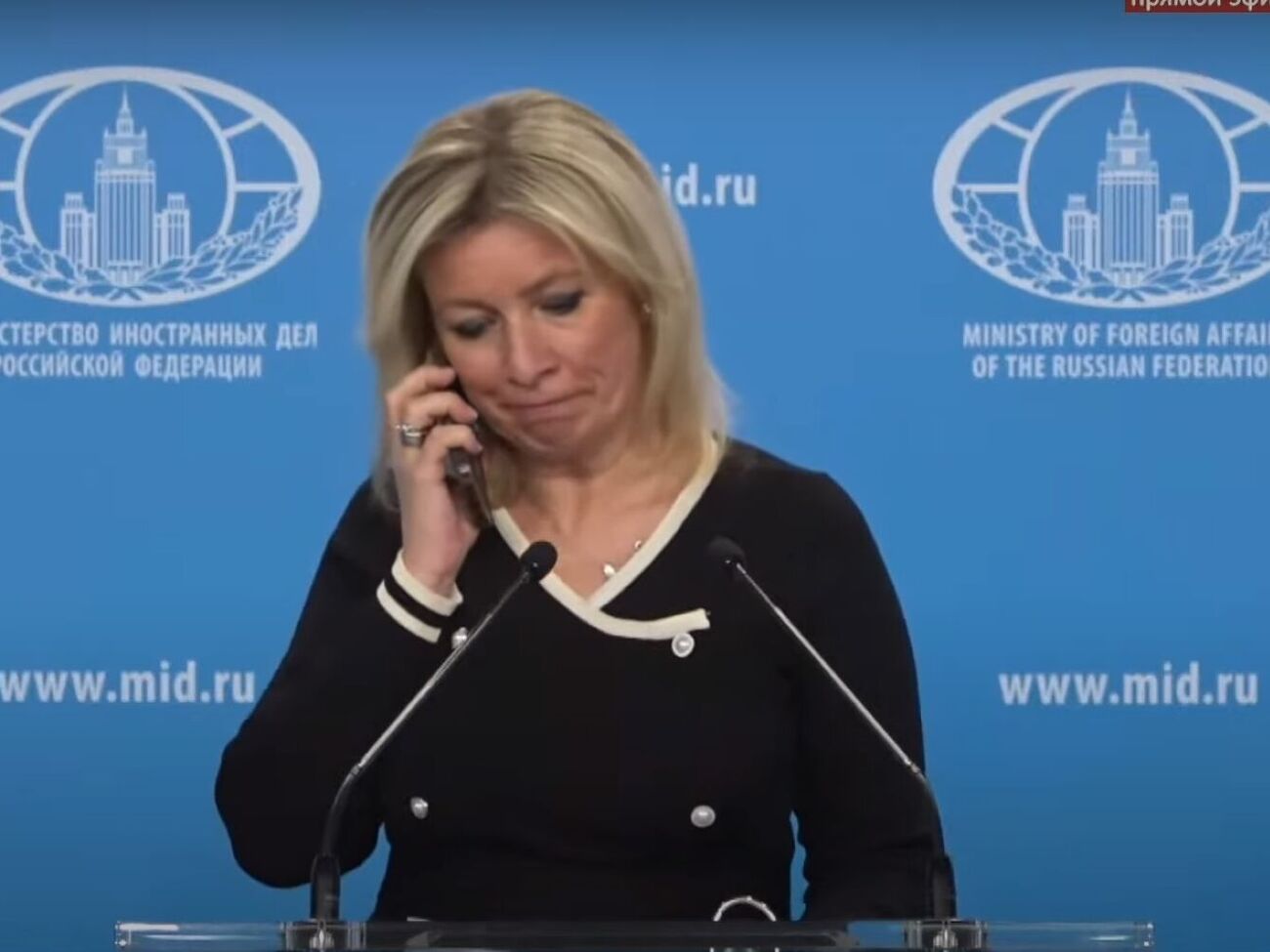 "Не комментируем вообще", – приказал Захаровой мужчина, назвавший ее Машей