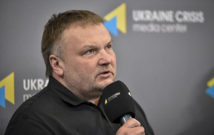 Путин все делает исключительно с оглядкой на США, требуя (прося), чтобы Трамп позвонил первым