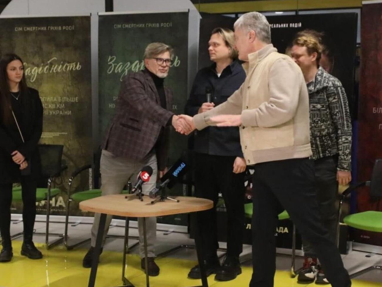 Эксперт подчеркнул, что появление политика в сверхдорогих люксовых вещах на таком мероприятии было чрезвычайно неуместным