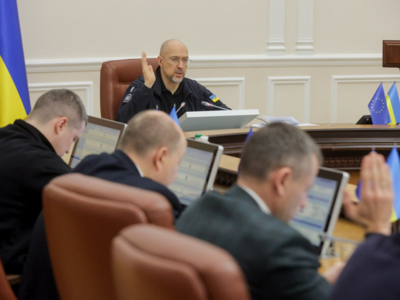 Шмыгаль сообщил о внесении в Раду законопроекта о выплатах