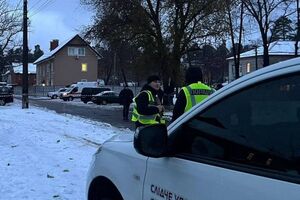 Коробка стояла рядом с автомобилем умершего, уточнили в полиции