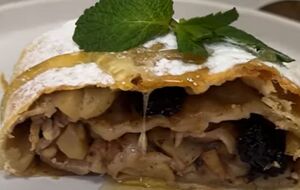 Выпекайте штрудель около 60 минут при 180 °С