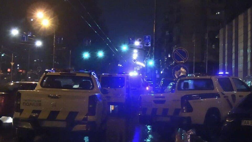 В результате стрельбы прошлой ночью в отеле погиб один мужчина, еще двое получили ранения