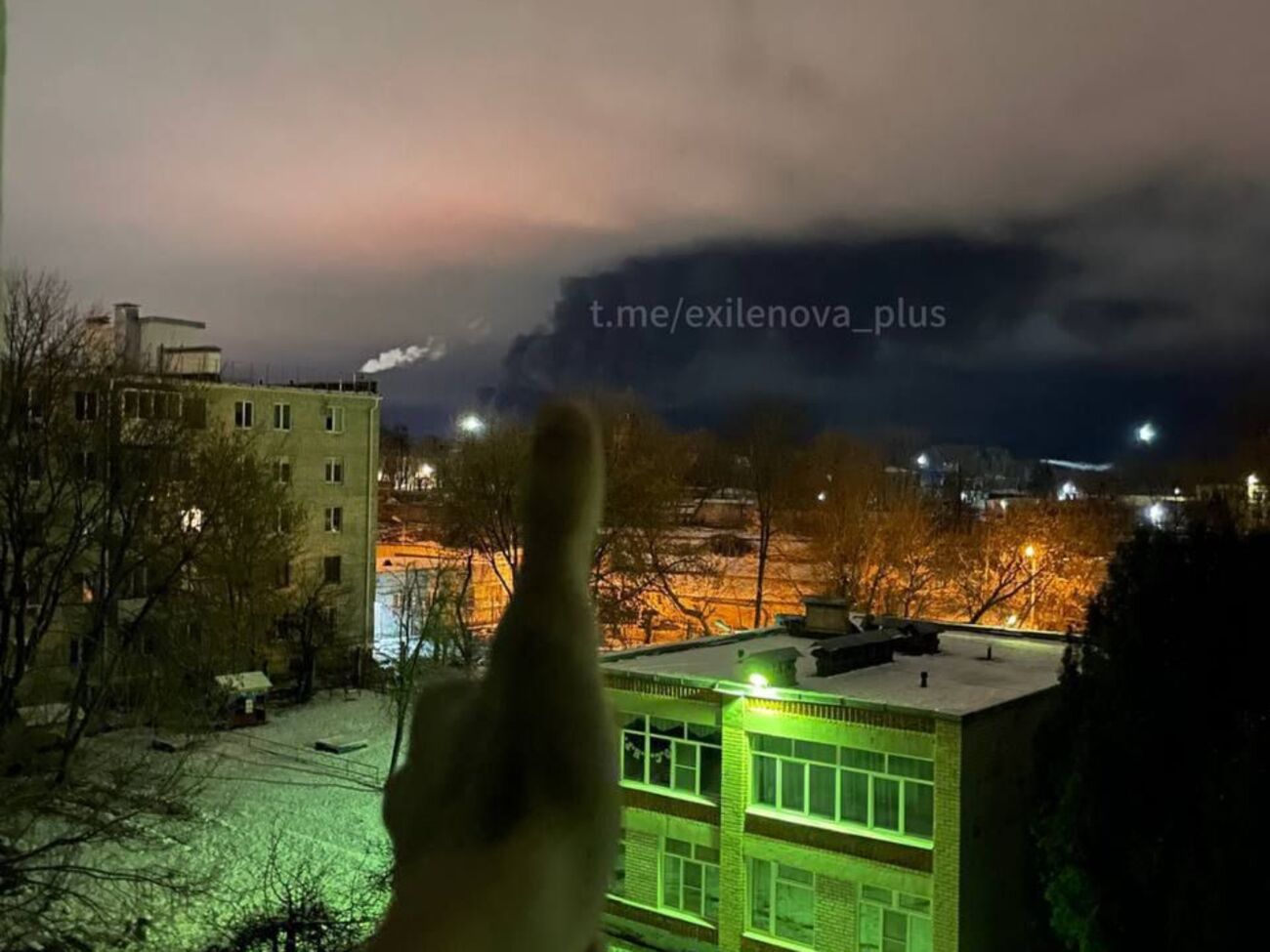 У мережі публікують фото нічної пожежі