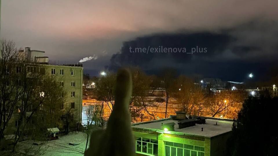 У мережі публікують фото нічної пожежі