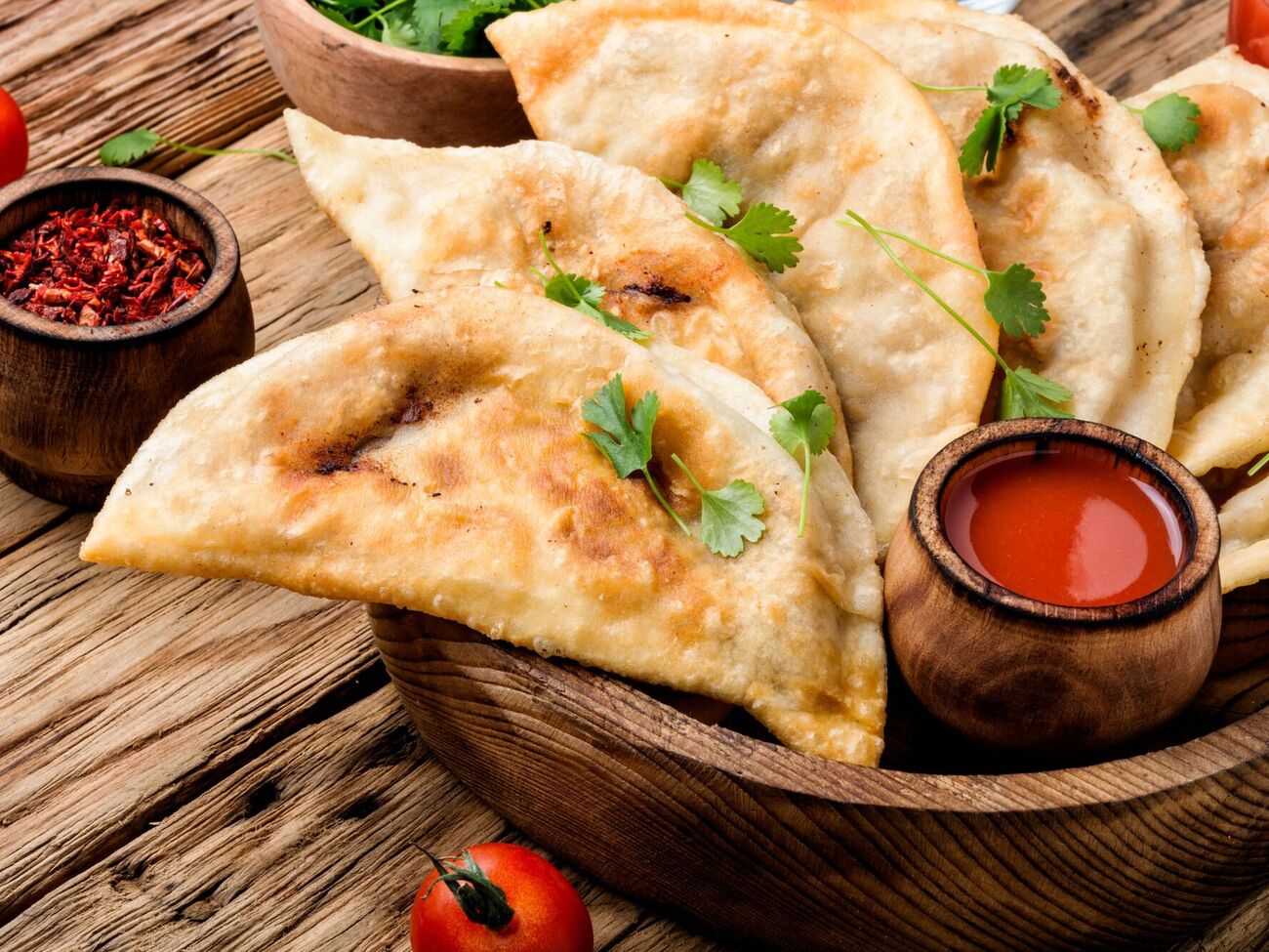 Чебуреки нужно есть правильно