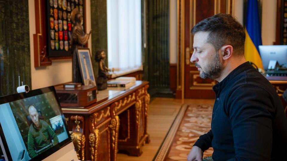 Зеленский говорил с Сырским по видеосвязи
