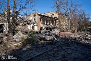 В результате обстрела выбито почти 200 окон