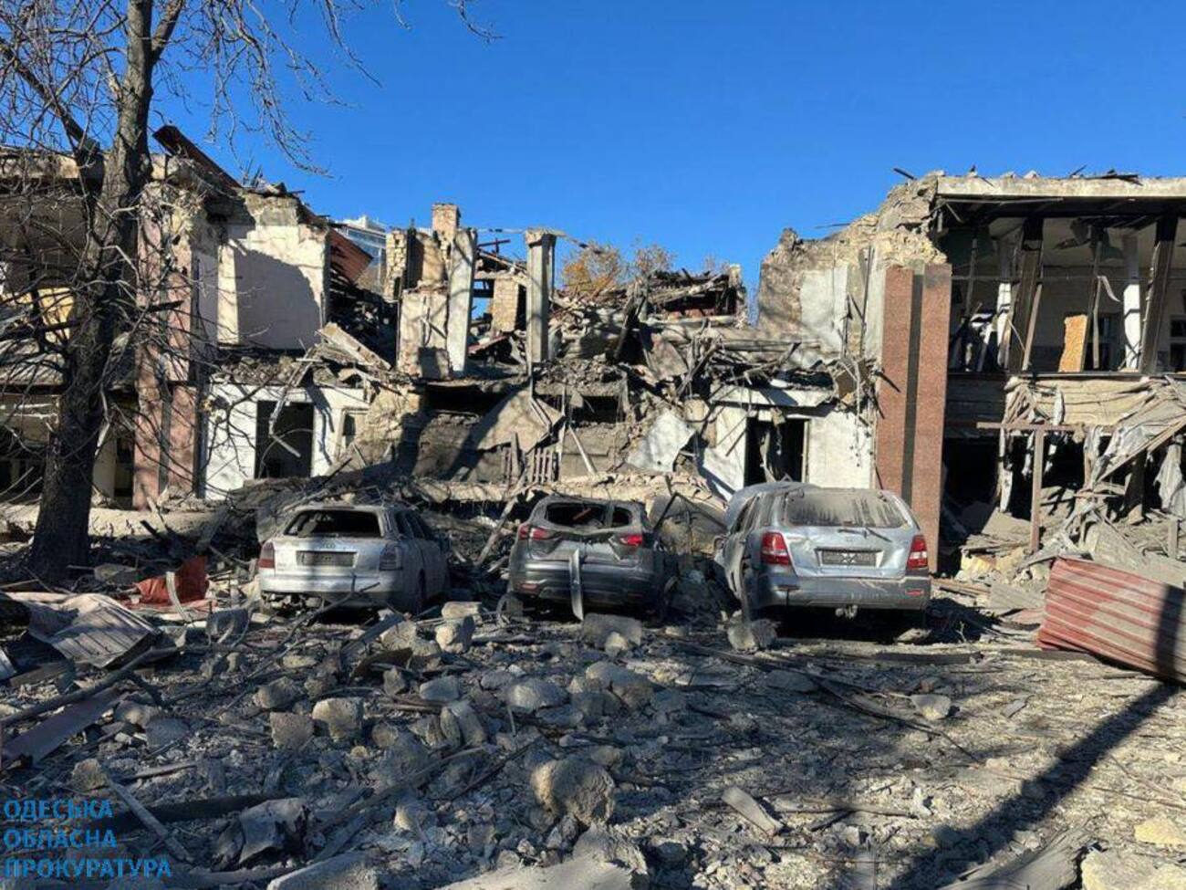 Унаслідок влучання балістичної ракети в Одесі було поранено людей