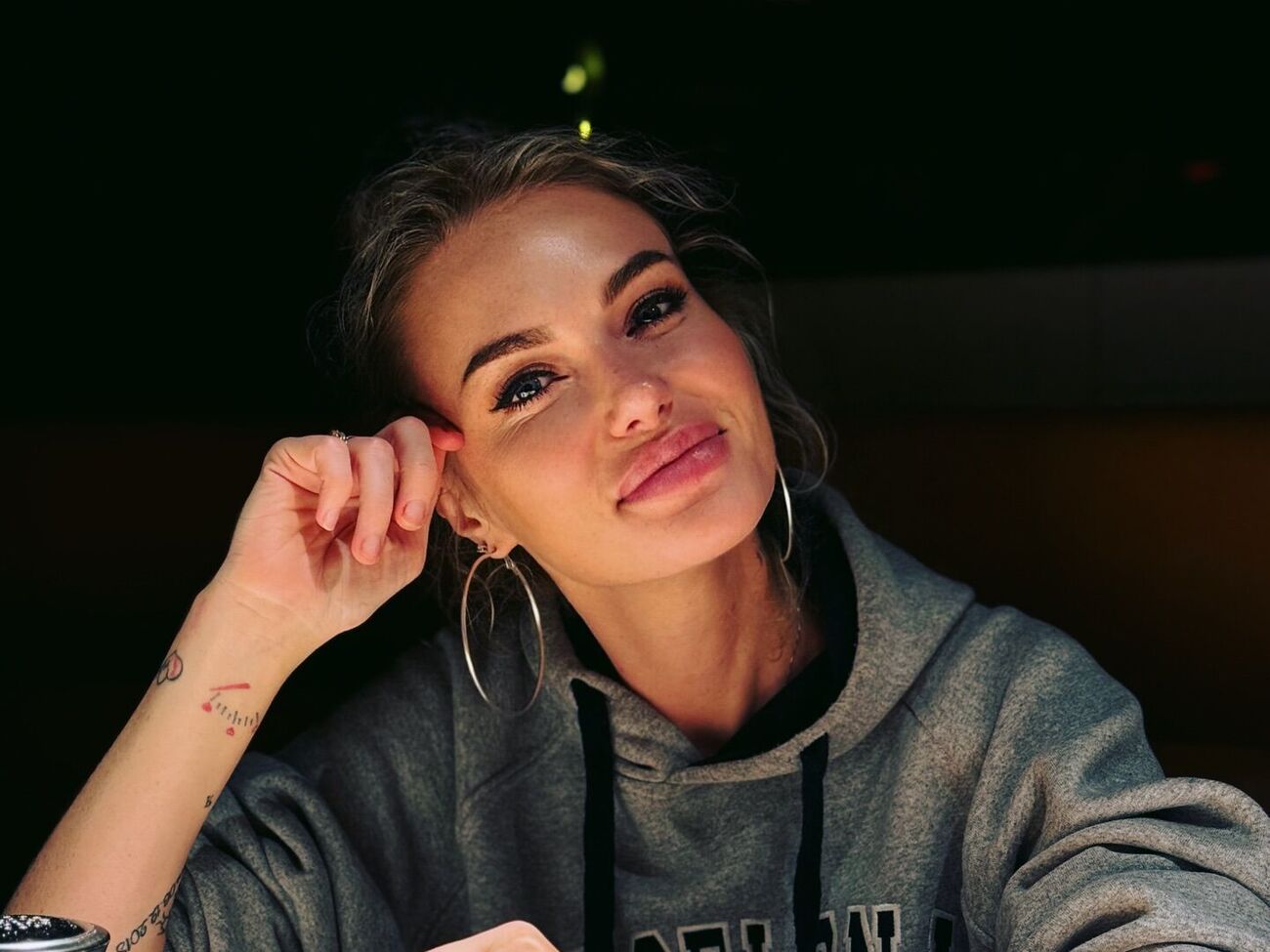 Каминская проживает за границей