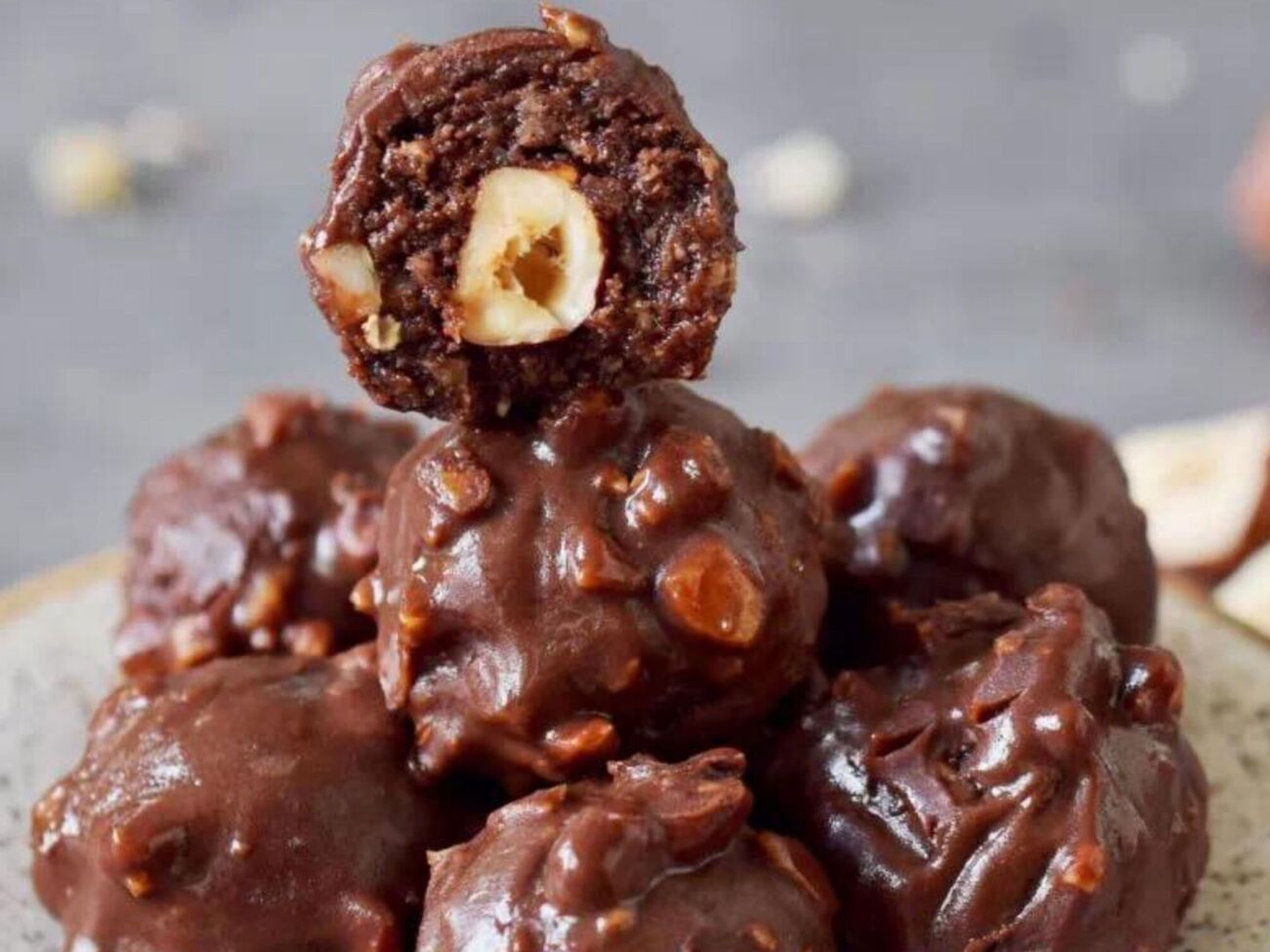 Домашні цукерки можна прикрасити сухофруктами