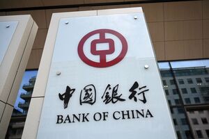 До призначення на посаду глави Bank of China Лянге працював у Народному банку Китаю й Експортно-імпортному банку Китаю