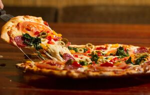 Начинку пиццы можно выбирать по желанию