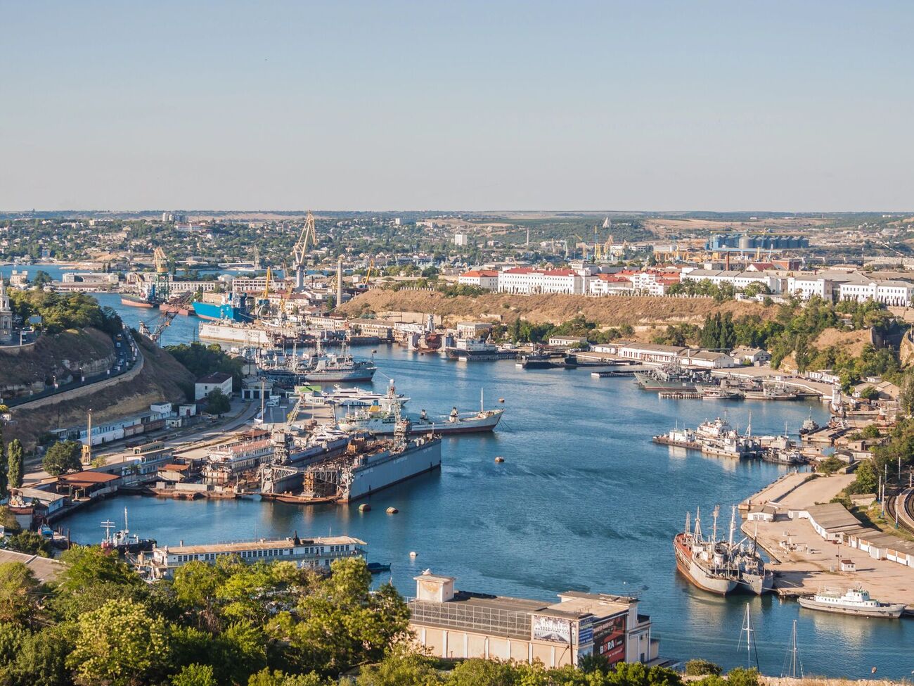 В Севастополе гремели взрывы