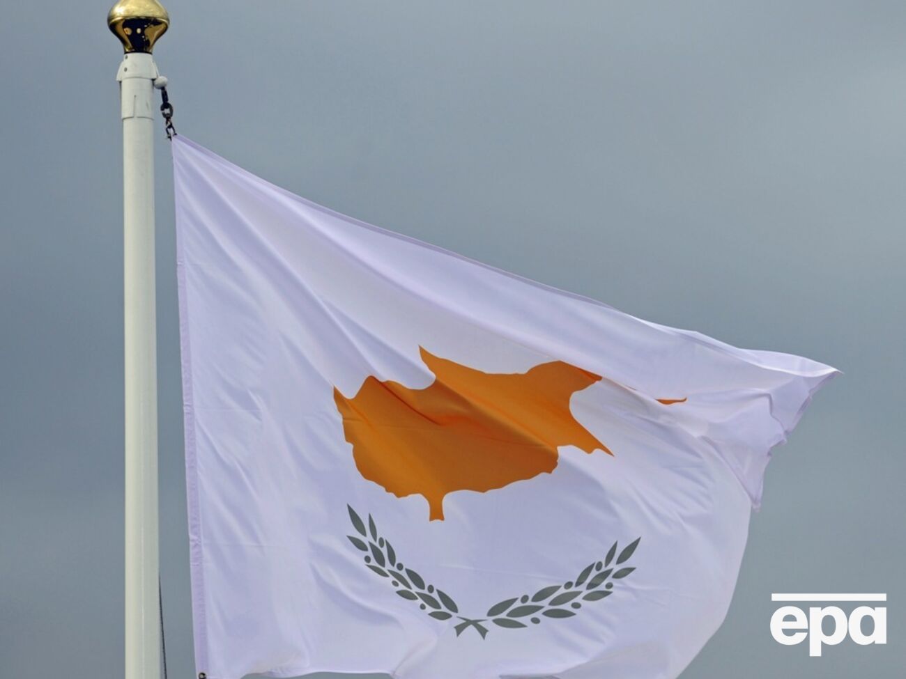 Кипр отозвал "золотые паспорта" у 77 человек